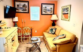 ~ Cozy In-Law Apartment Close To Siesta Key ~